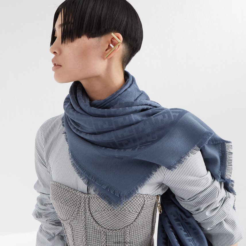 șal de mătase și lână organică albastru Fendi femei accesorii 86084L304