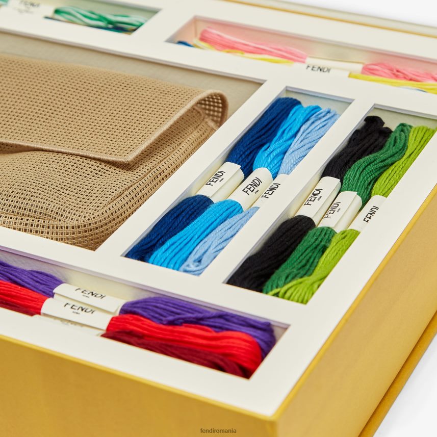 geanta cu kit de broderie pentru adaugarea unei note personale Modă Fendi femei accesorii 86084L874