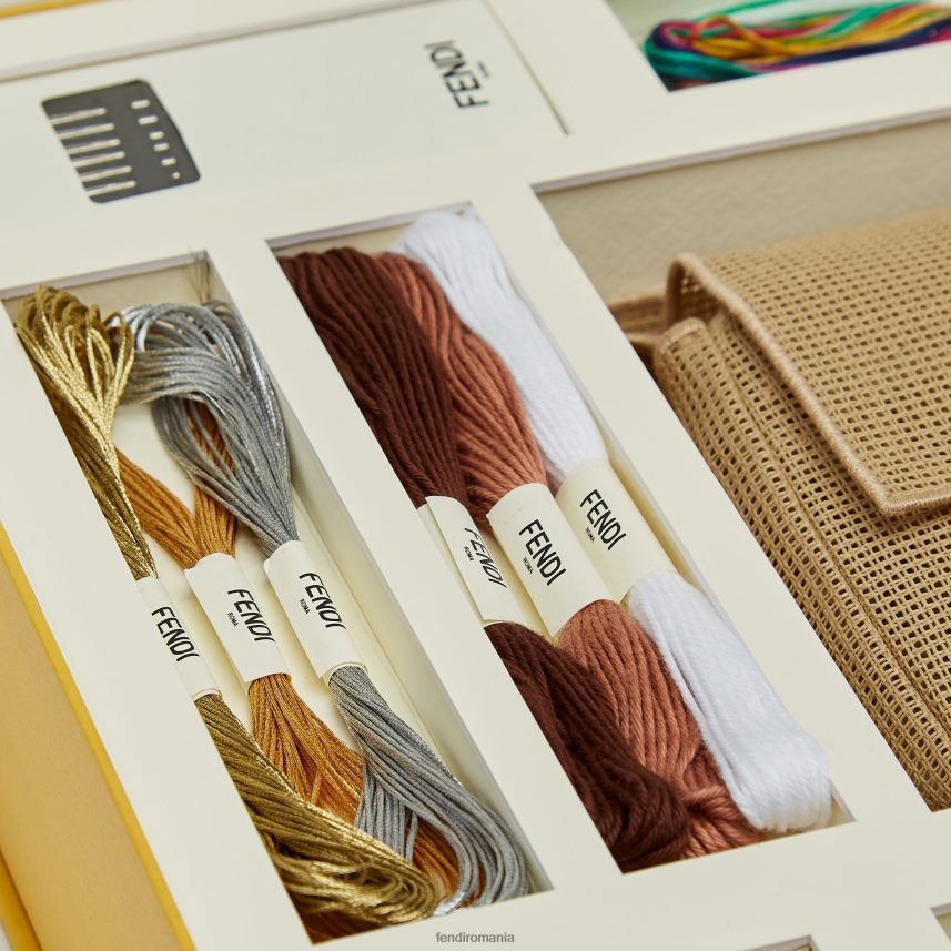 geanta cu kit de broderie pentru adaugarea unei note personale Modă Fendi femei accesorii 86084L874