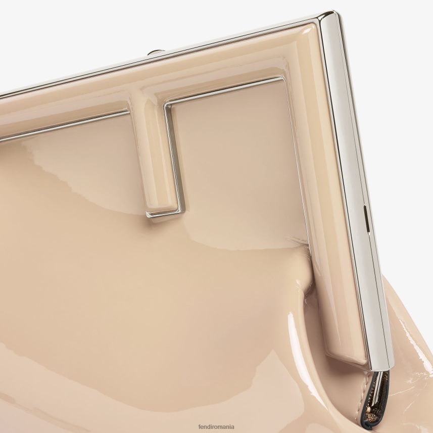 geanta din piele lacuita bej Fendi femei accesorii 86084L703