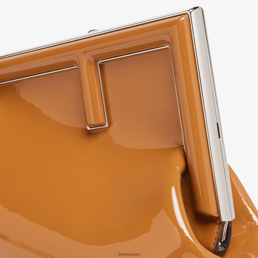 geanta din piele lacuita maro Fendi femei accesorii 86084L741